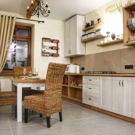 Гетьманські Палати , Старе Місто, 2 Спальні, Балкон-Тераса , 85 М Кв Kamianets-Podilskyi Luaran gambar