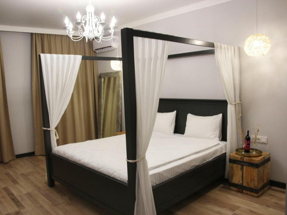 Гетьманські Палати , Старе Місто, 2 Спальні, Балкон-Тераса , 85 М Кв Kamianets-Podilskyi Luaran gambar