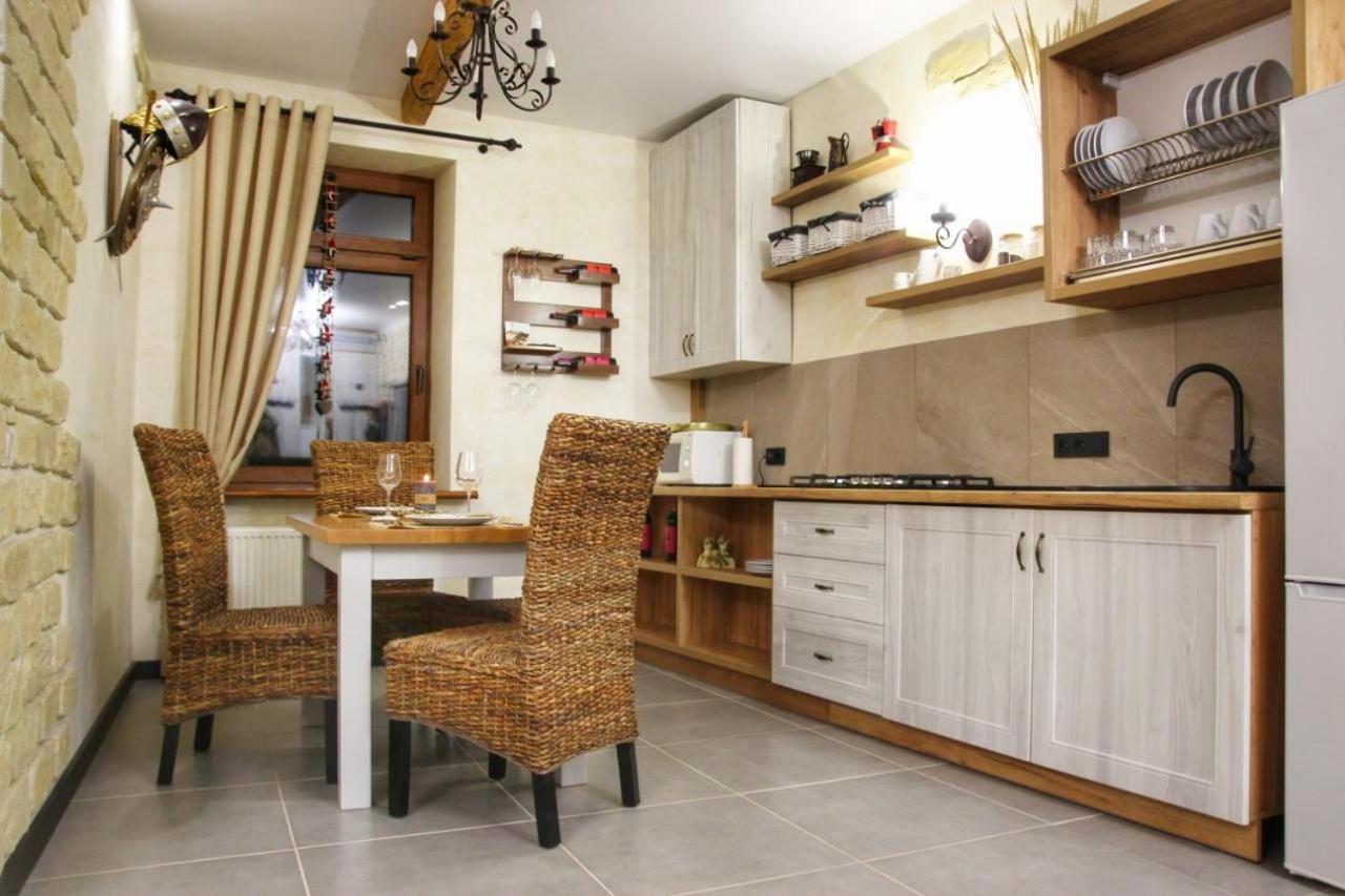Гетьманські Палати , Старе Місто, 2 Спальні, Балкон-Тераса , 85 М Кв Kamianets-Podilskyi Luaran gambar